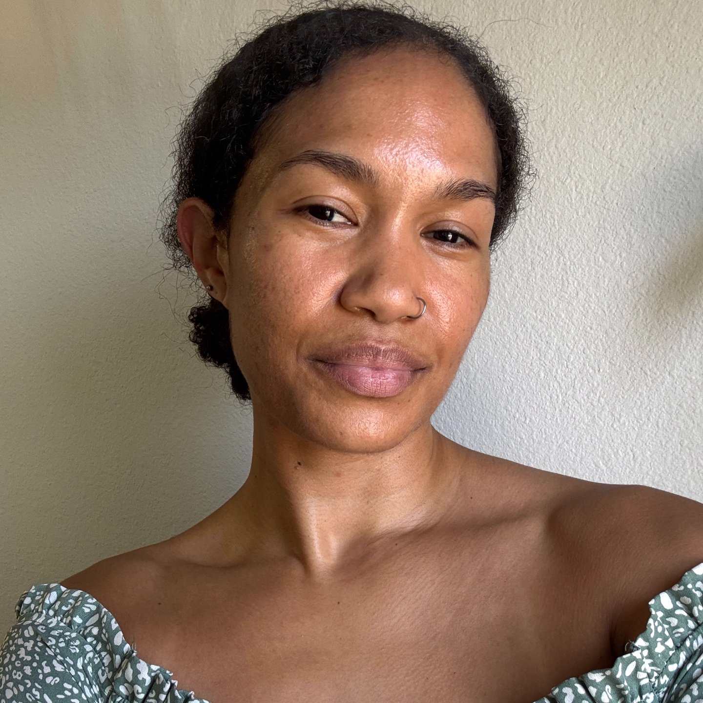 A beauty editor after trying Sonage's Refixion Sans Retinol Cream.