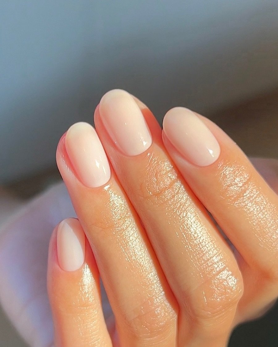 @raelondonnails a milky pink manicure