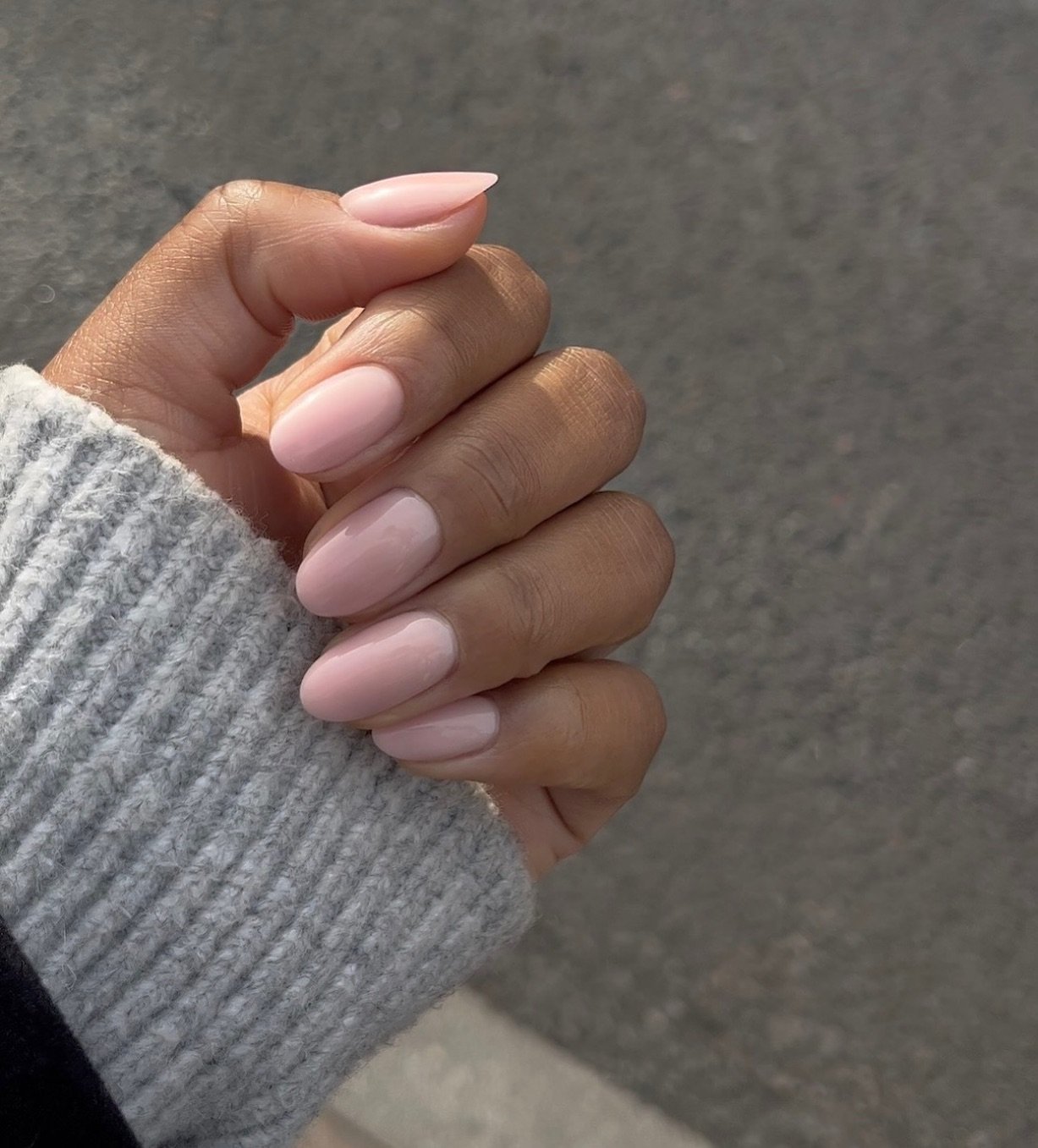 @paintedbyjools a milky pink manicure