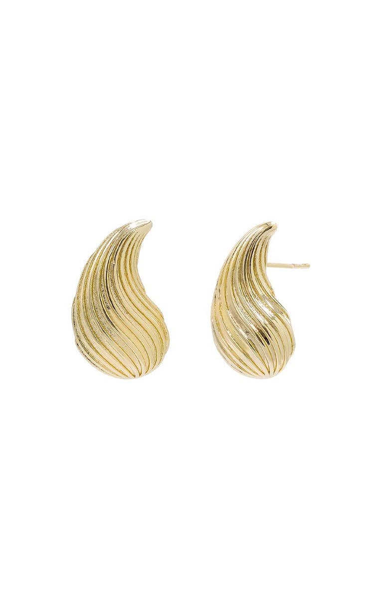 Ridged Shell Stud Earring