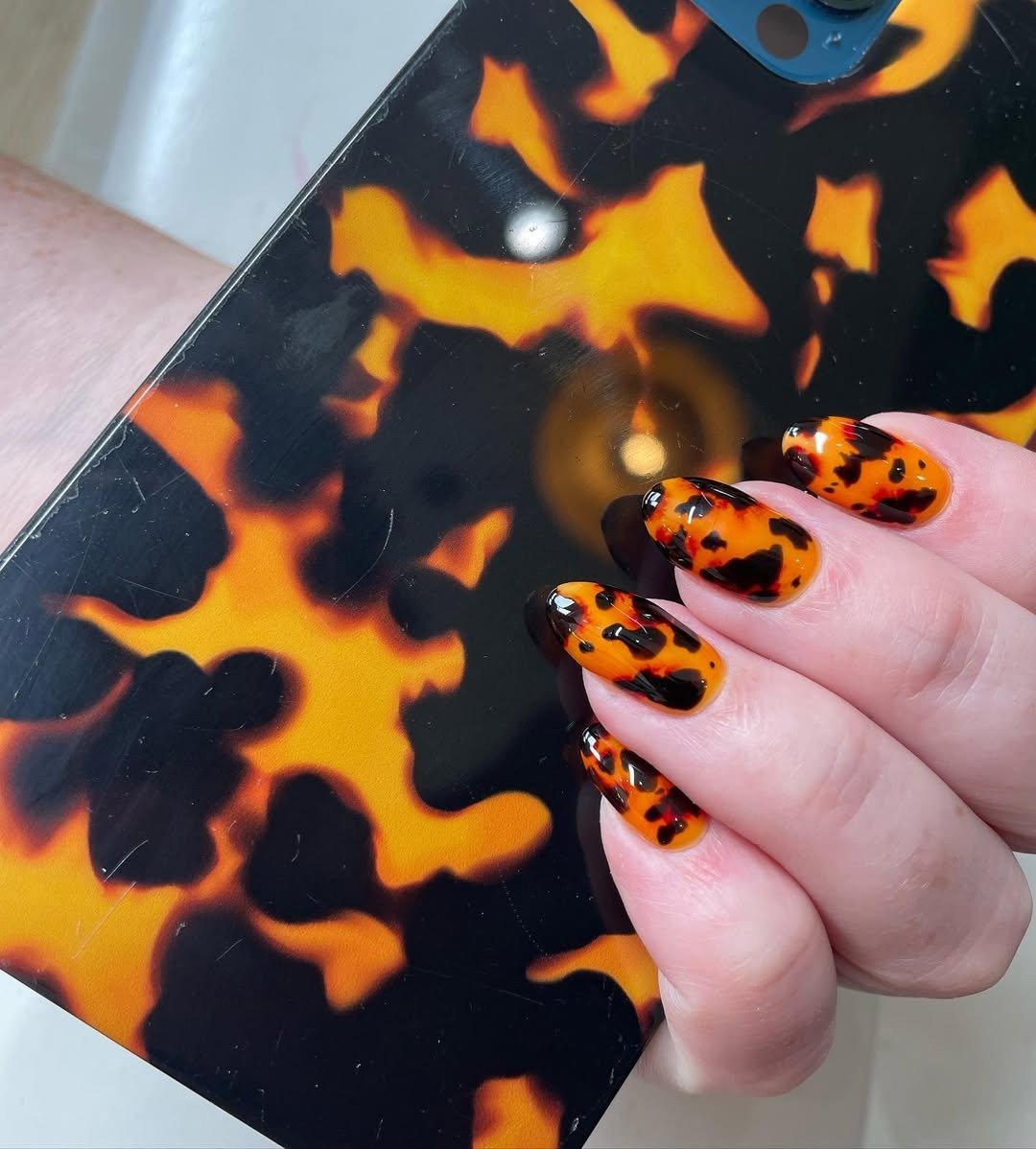 Orange tortoiseshell nails