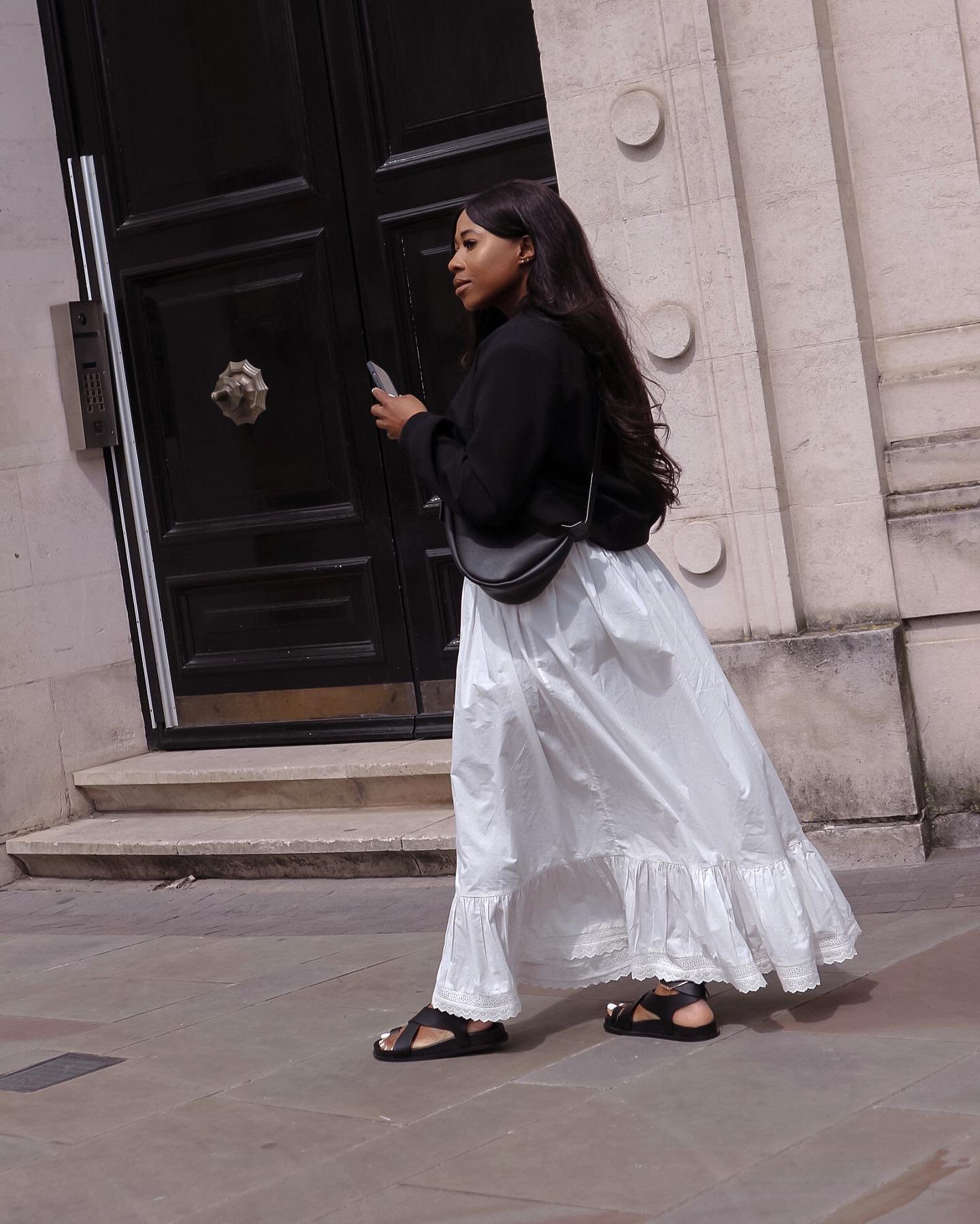 An image of @_loissterling wearing the A.Emery Jalen sandal.