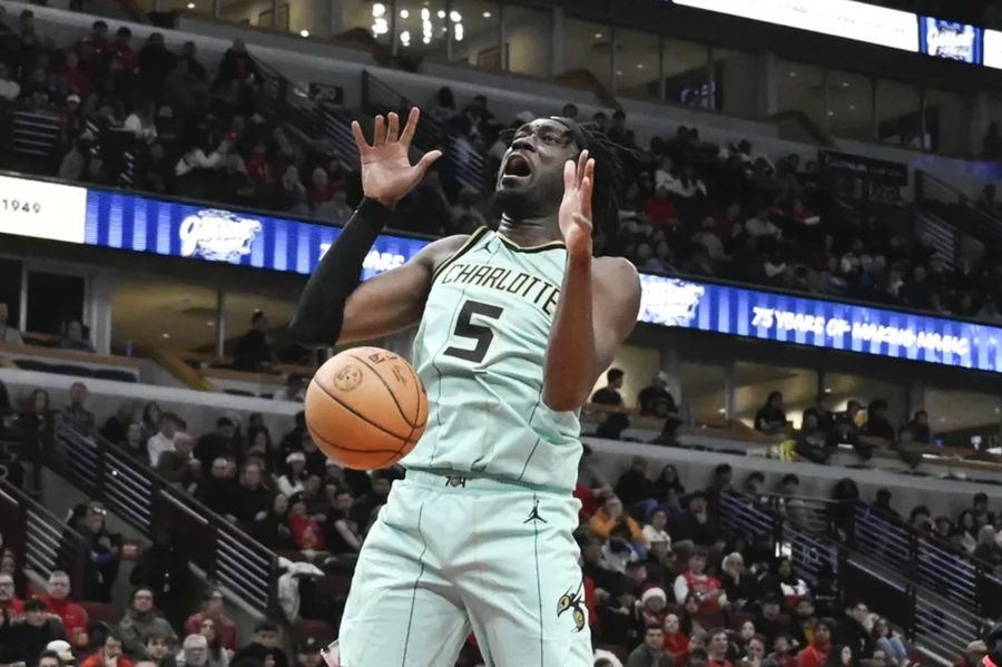Dec 13, 2024; Chicago, Illinois, USA; Charlotte Hornets center Mark Williams (5) dunks the ball against the Chicago Bulls during the second half at the United Center. Mandatory Credit: Matt Marton-Imagn Images