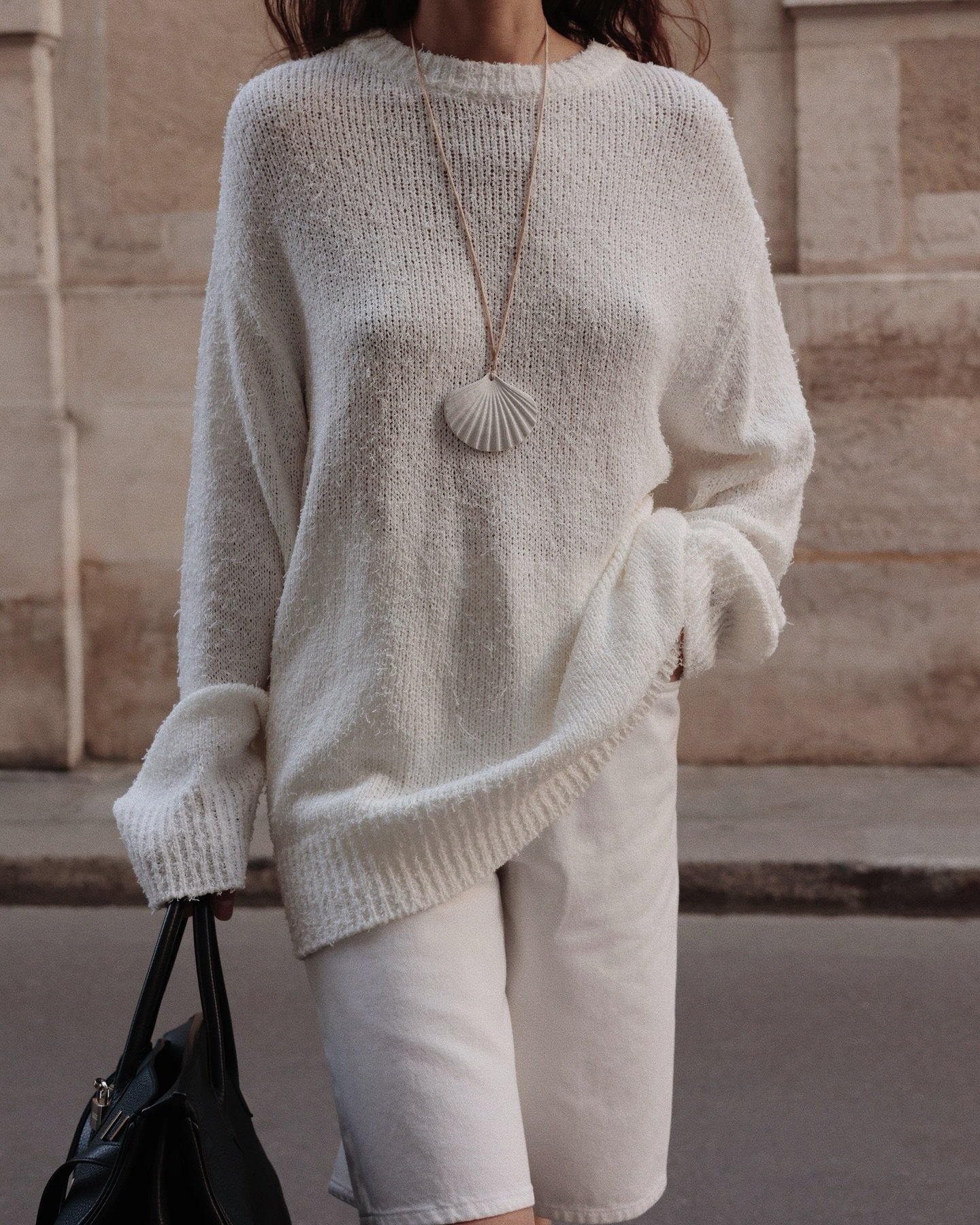 Best long necklaces: @modedamour wears a long shell necklace
