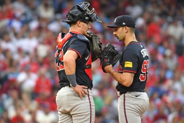 Braves, D-backs face off struggling to meet playoff expectations