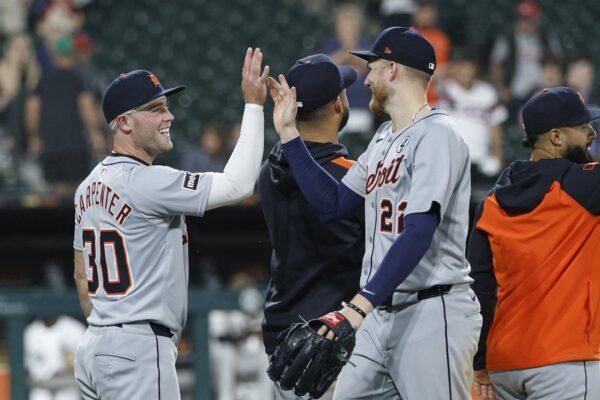 Tigers out to extend road win streak vs. White Sox to 12