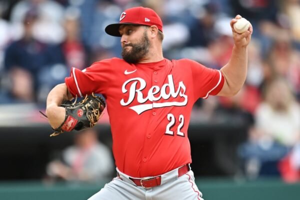 Reds turn to Wade Miley in bid to shut down Tigers