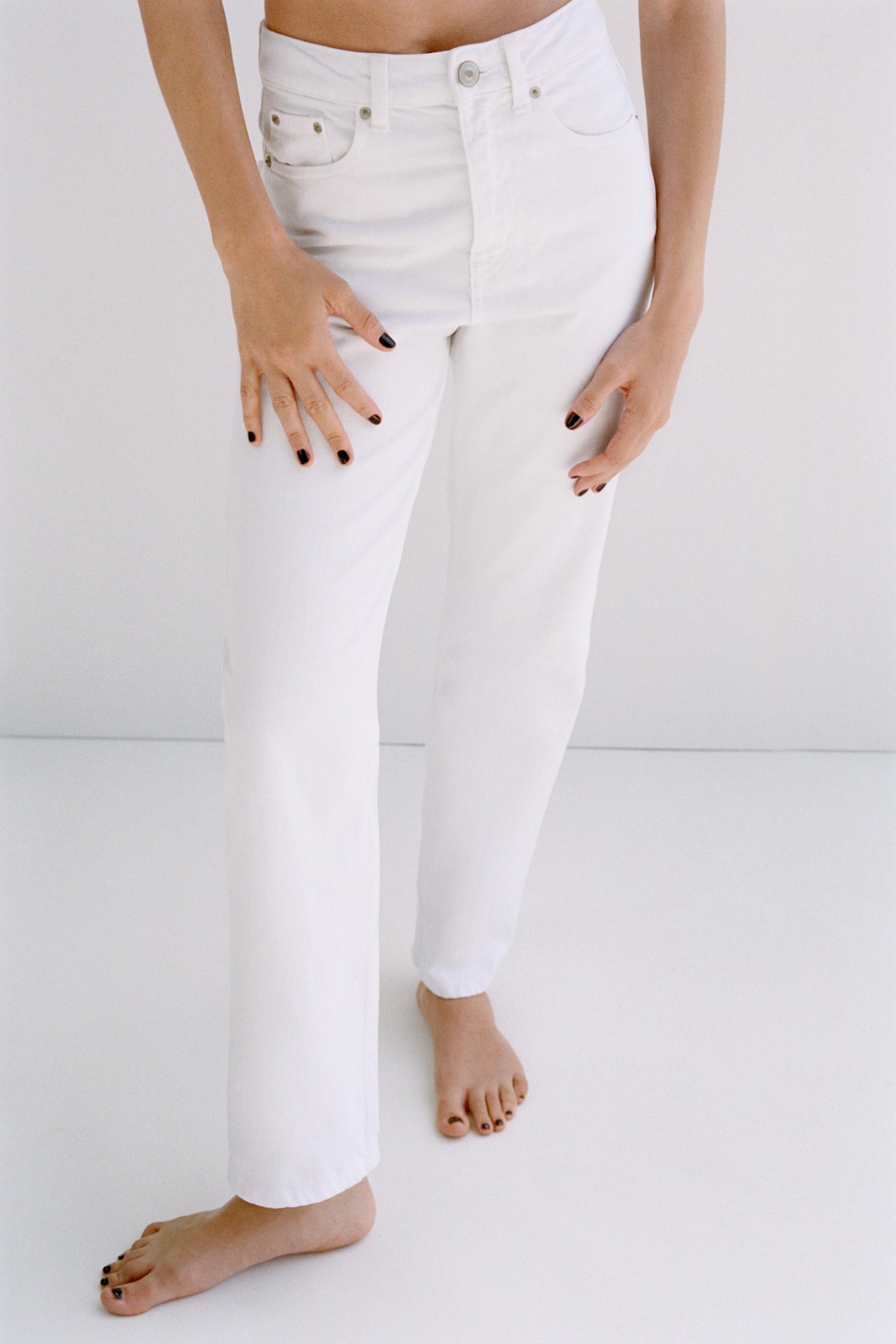 ZARA, High-Waisted Trf Mom Fit Jeans