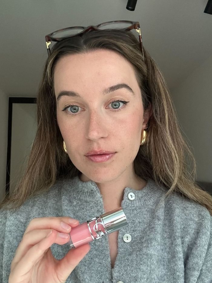 Junior beauty editor Grace Lindsay testing a YSL lip plumping product