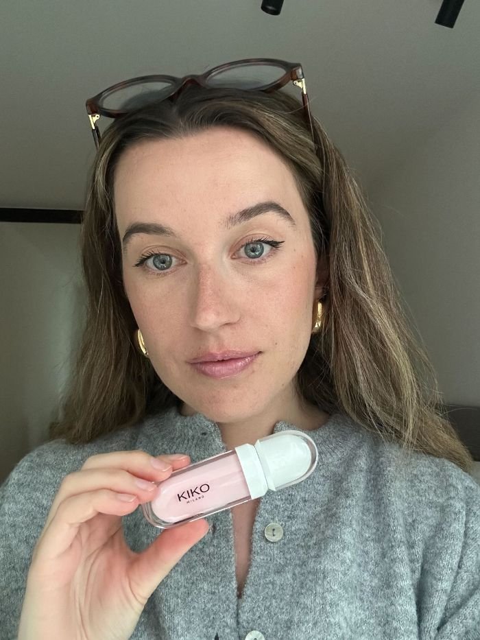 Junior beauty editor Grace Lindsay testing a Kiko lip plumping product