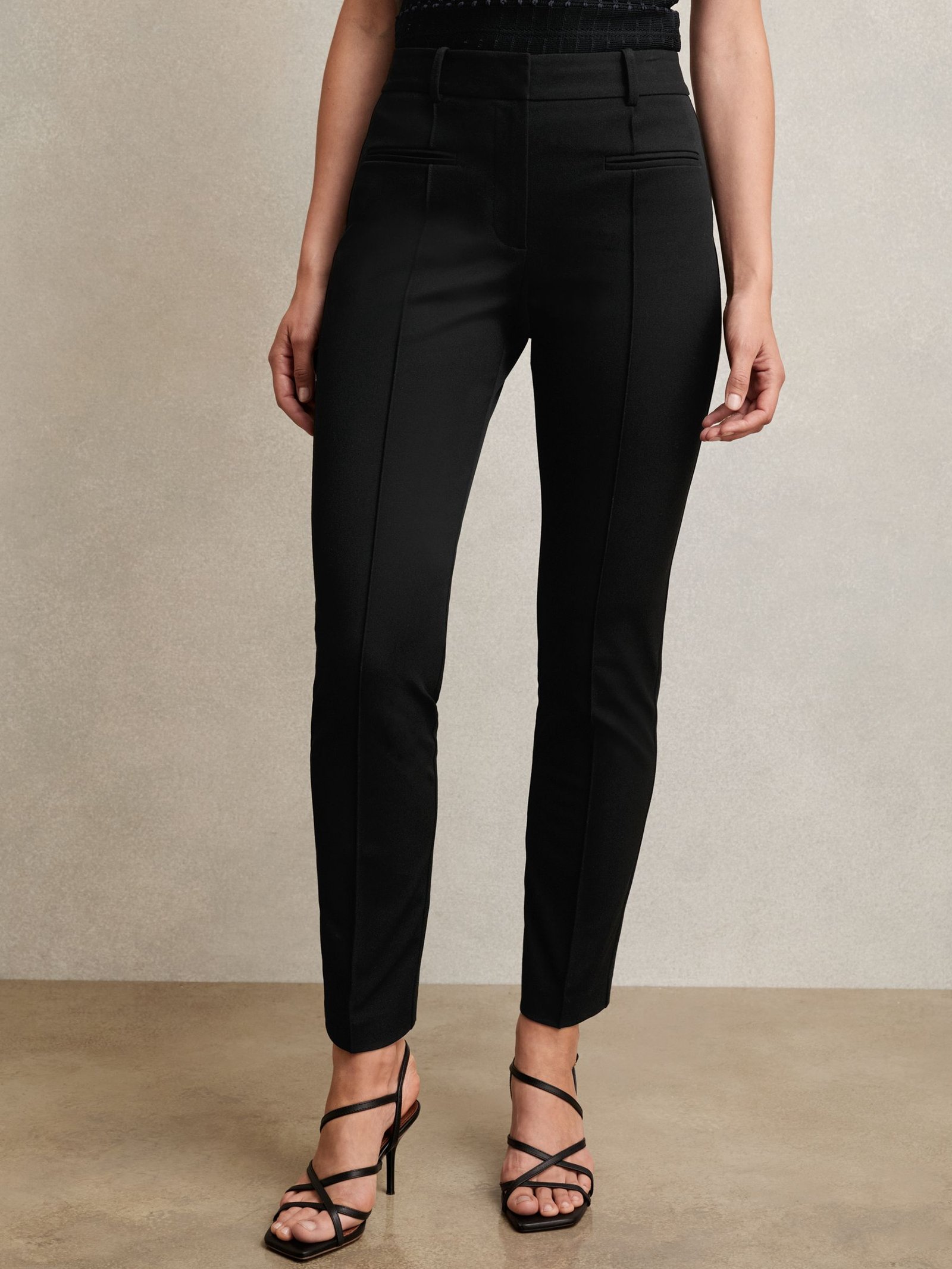 Petite Pintuck Tapered Trousers in Black