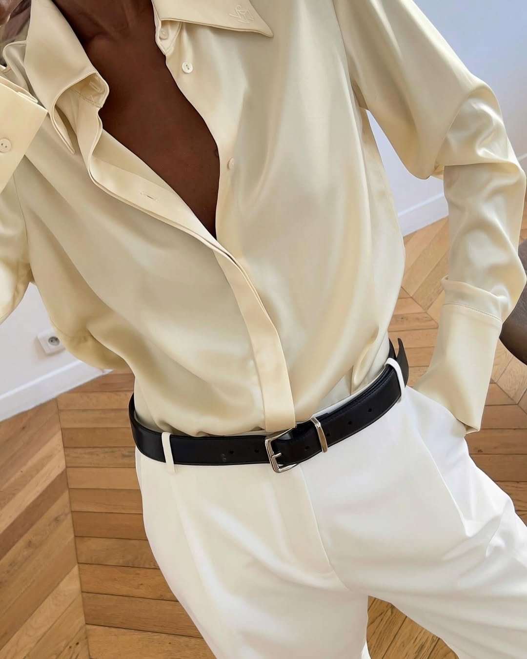 @sylviemus_ wears a yellow shirt with white trousers