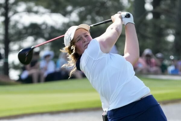 Lottie Woad maintains 2-stroke lead at Scottish Open