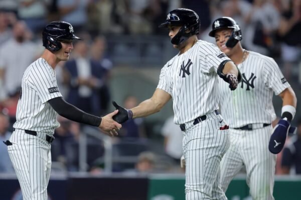 Yankees’ bats erupt after rain delay in 10-3 rout of Mariners