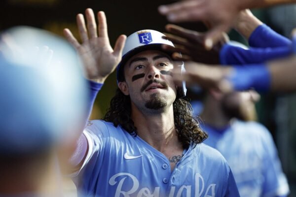 Guardians, Royals battle with eye on wild-card race