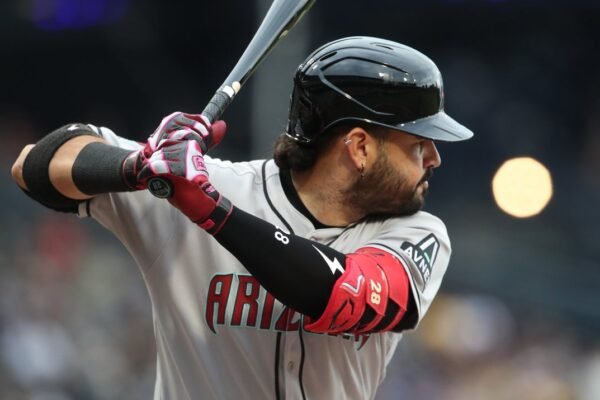 D-backs (and Tigers) await news on Eugenio Suarez’s hand