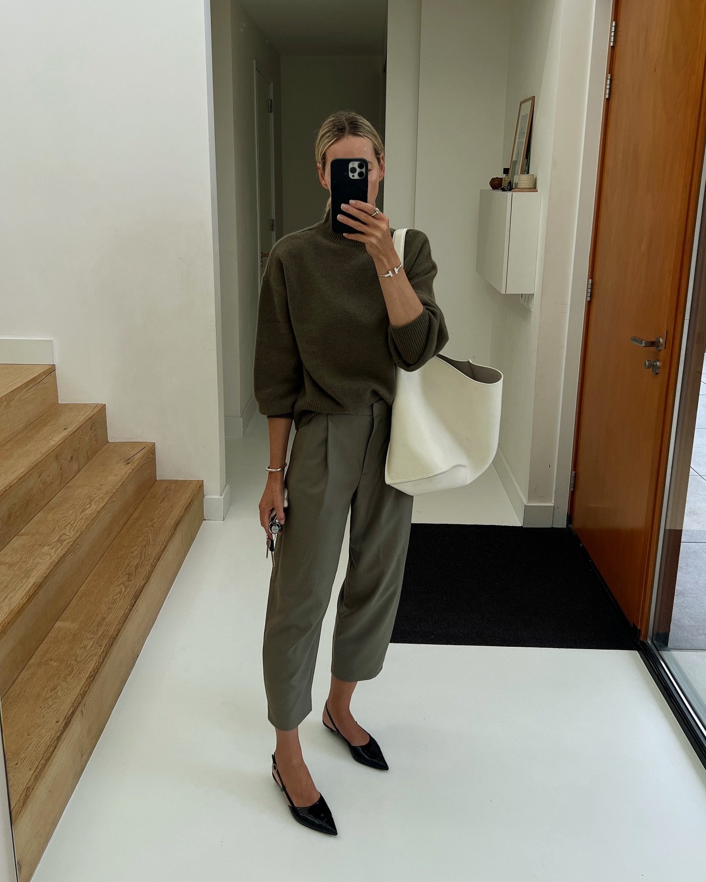 @anoukyve wears cropped tailored trousers with a green jumper