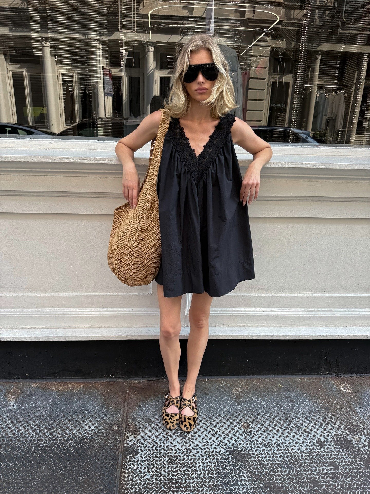 An image of Elsa Hosk with a short, wavy hairstyle.
