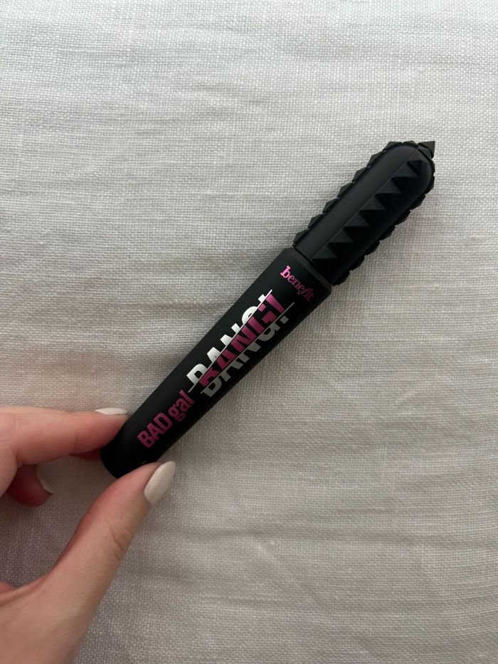 The Victoria Beckham Beauty Vast Lash Mascara on a white linen background