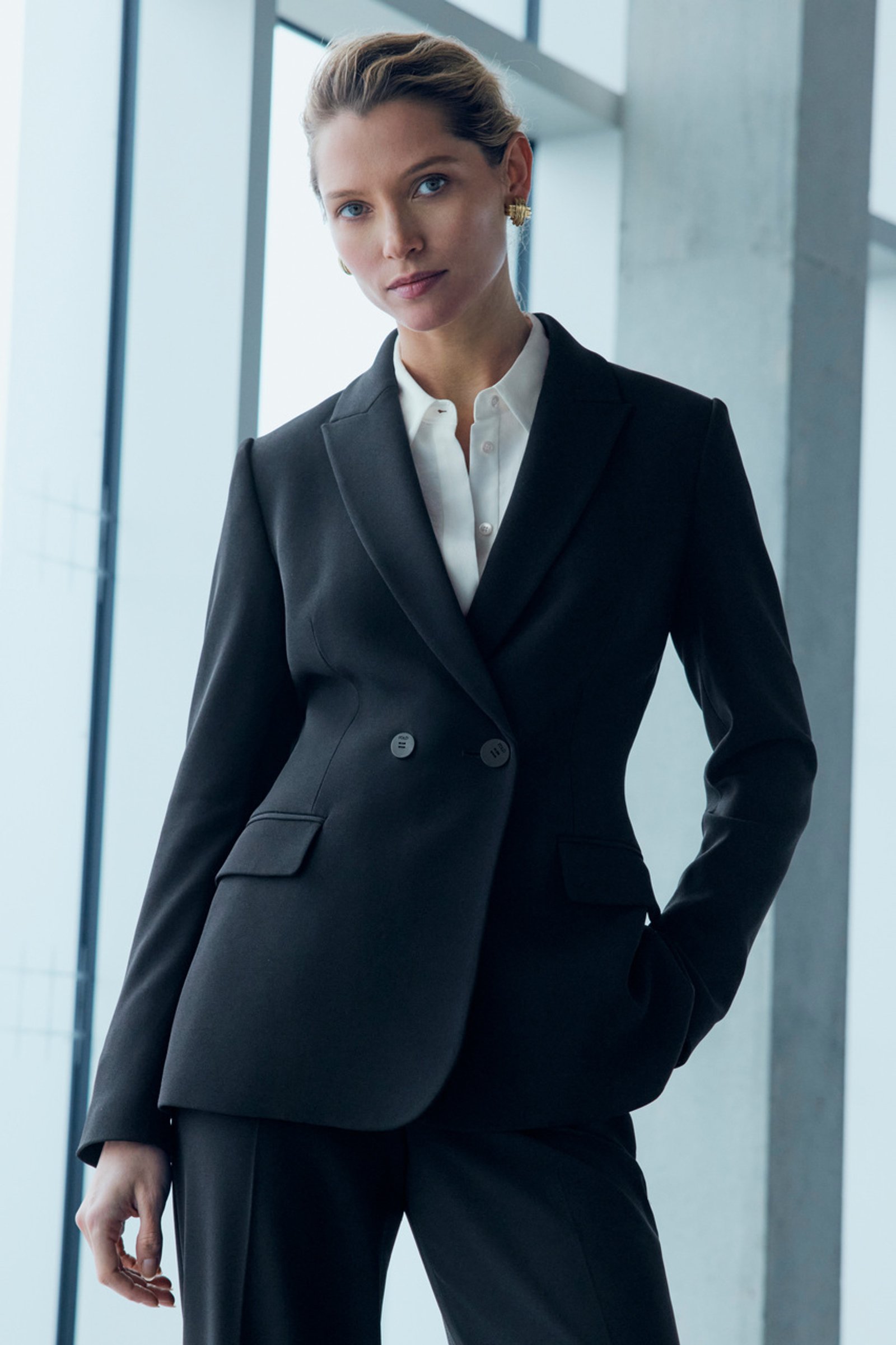 Clever Crepe Knighton Jacket Black