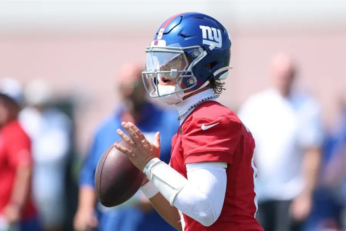 Jul 24, 2025; East Rutherford, NJ, USA; New York Giants quarterback Jaxson Dart (6) looks to pass during training camp at Quest Diagnostics Training Center. Mandatory Credit: Vincent Carchietta-Imagn Images
